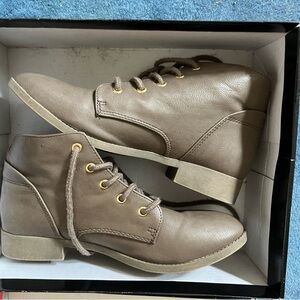 Candies Gray lace up shoes low boots